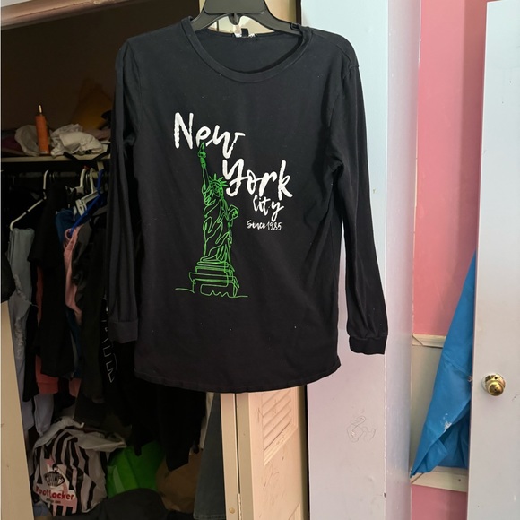 Cute shirt - Picture 1 of 3